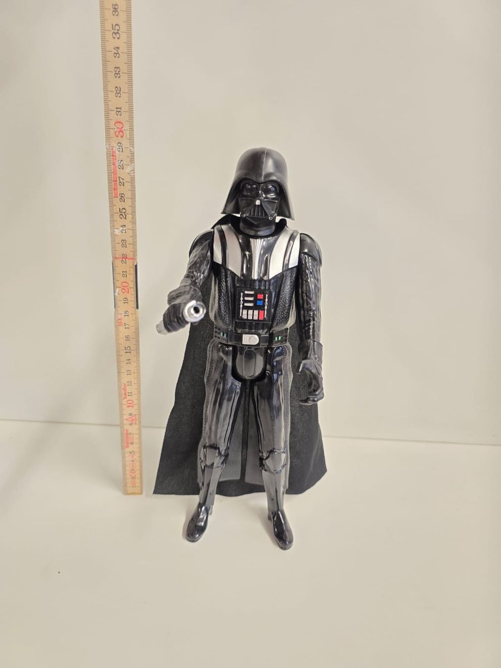 Hasbro Statuette: Darth Vader Sammelfigur Hasbro – Usato da Tuggen venduto da Santasbag 1