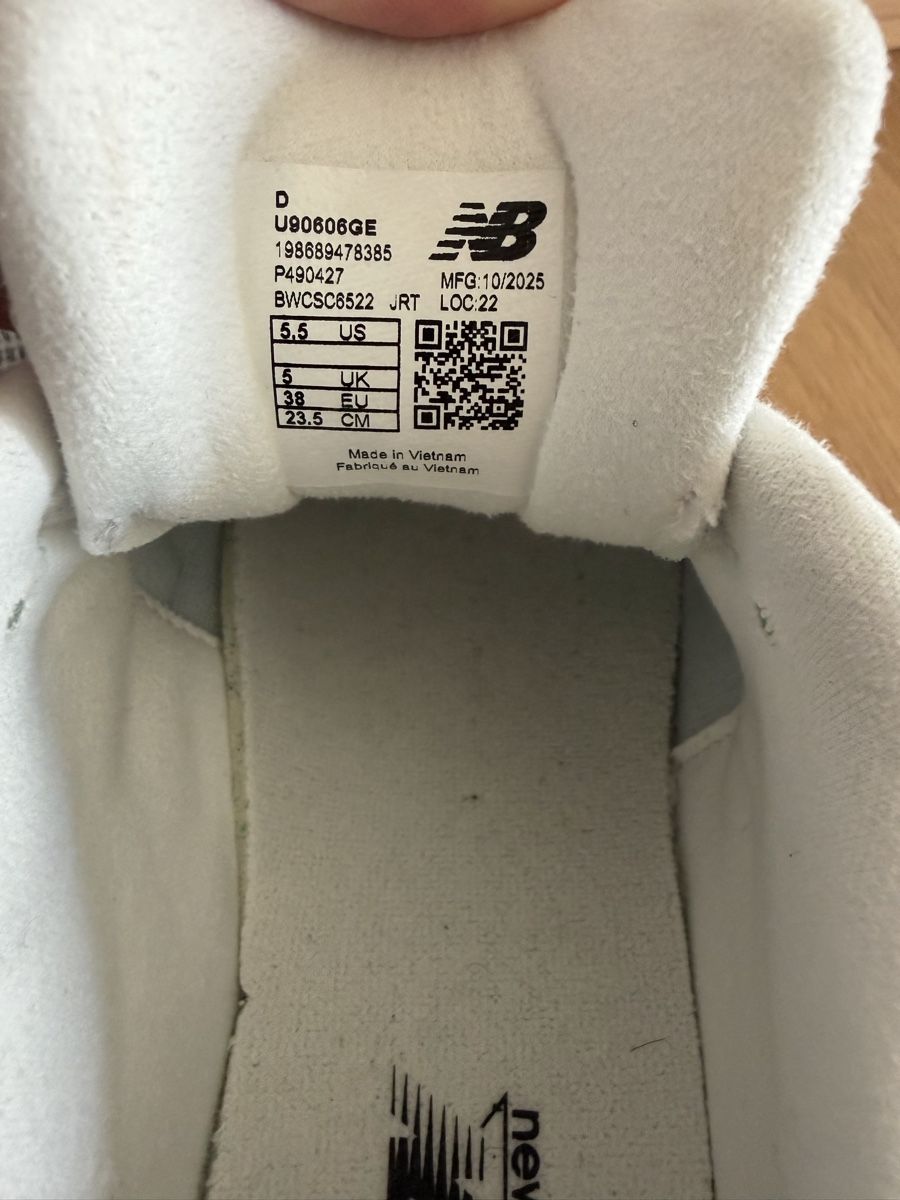 New Balance Scarpe da uomo: New Balance Sneakers 9060 – Usato da Herisau venduto da LauraHope 2