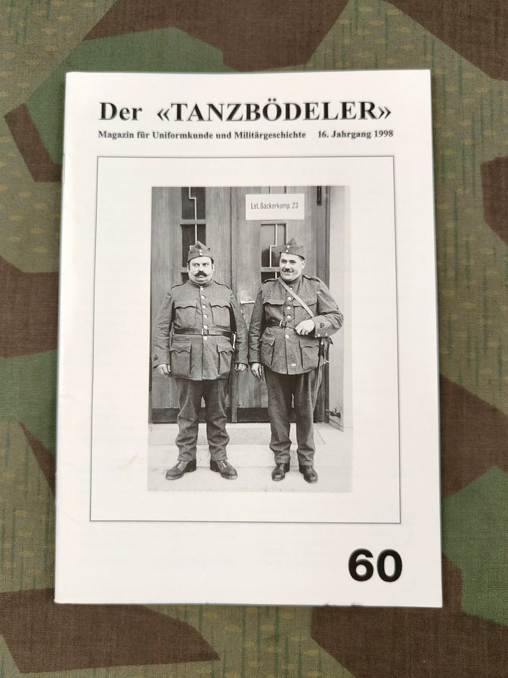 Schweizer Armee Uniformi: Der «TANZBÖDELER» Nr. 60 – Usato da Bauma venduto da SwissMilitaria