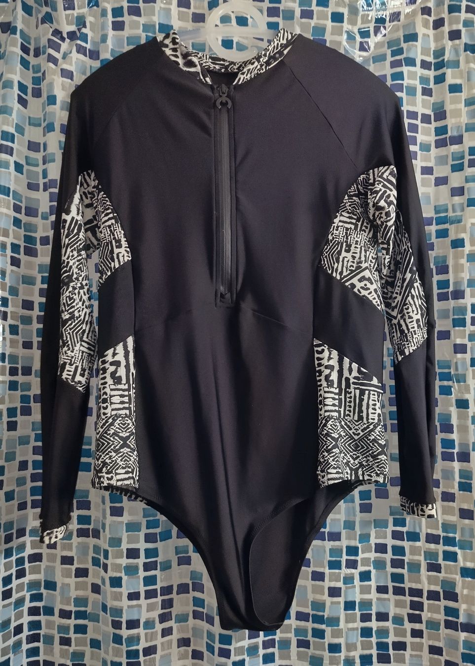 Chiemsee Maillots de bain & Bikinis: Chiemsee Badeanzug schwarz/gemustert Groesse 42 – D'occasion à Winterthur par Sunneufgang11