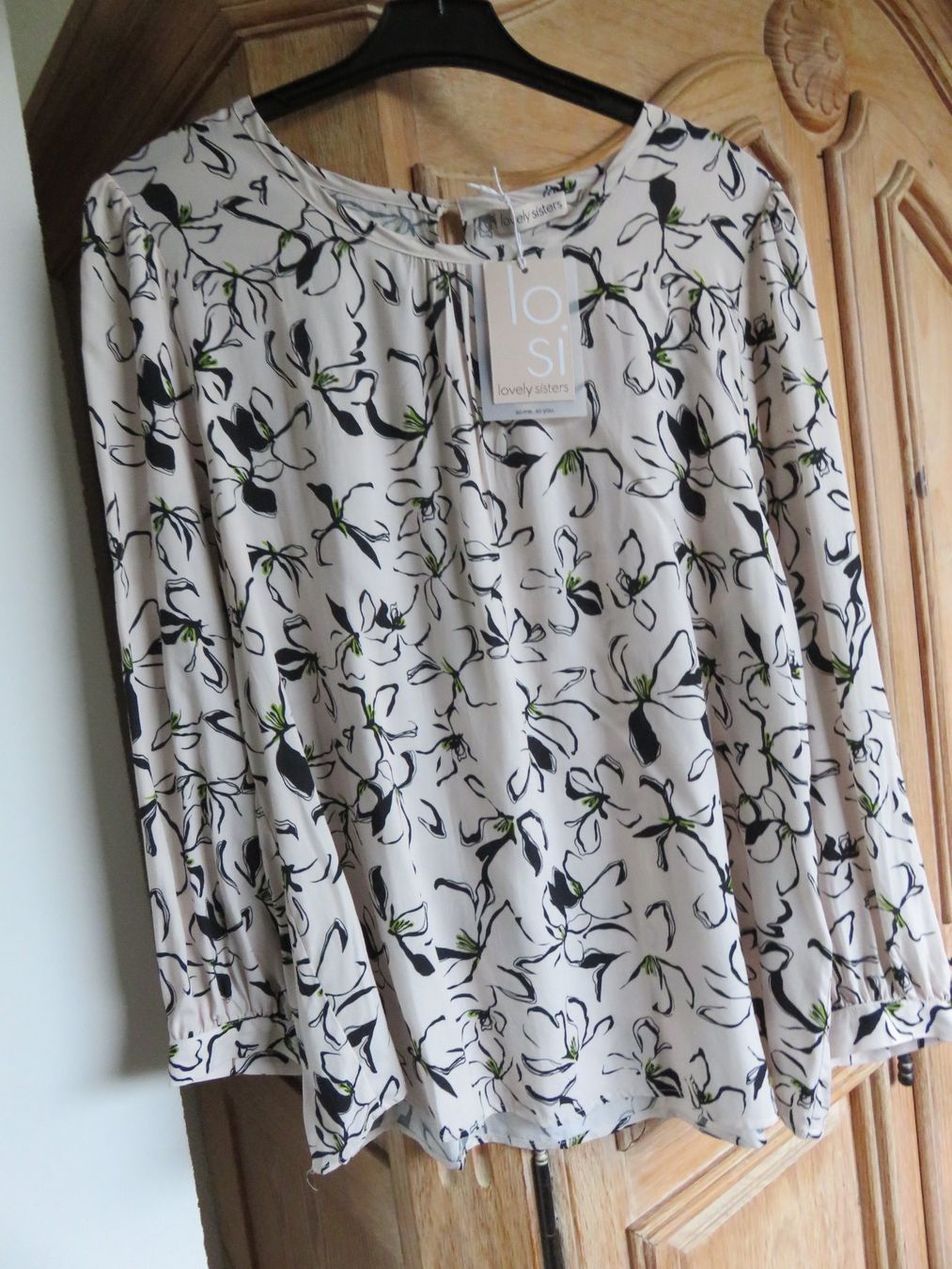 Camicette: NEUE BLUSE Gr. 46 von LOVELY SISTERS – Nuovo e nell'imballaggio originale da Lachen SZ venduto da portofino01