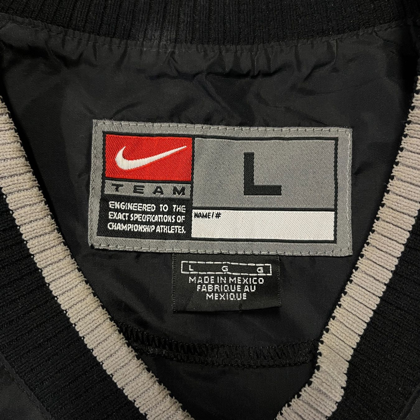 Nike Giacche: Vintage Nike Trackjacket (L) – Nuovo (secondo la descrizione) da Chamoson venduto da Sapoloshop 2