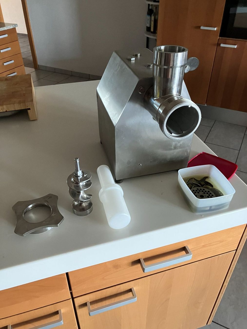 Elettrodomestici da cucina: Professioneller Fleischwolf RFW 150 – Usato da Seedorf BE venduto da Absolom