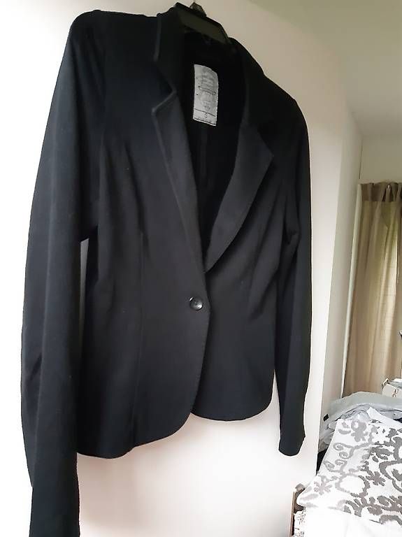 Giacche: Schwarzer blazer – Usato da Nebikon venduto da Haidihooo