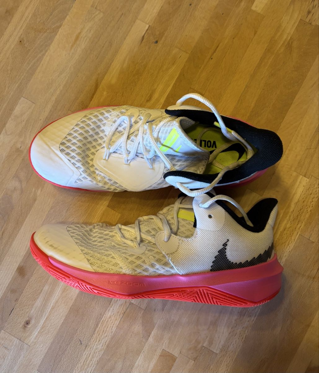 Nike Scarpe da donna: Nike Schuhe Paket Volleyball Freizeit – Usato da filzbach venduto da 4fischli 1