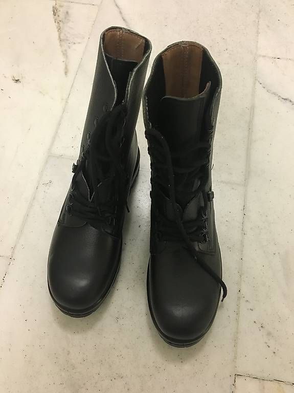 Chaussures hommes: Schweizer Armee Kampfstiefel - ungetragen – D'occasion à Zug par BT6300 1