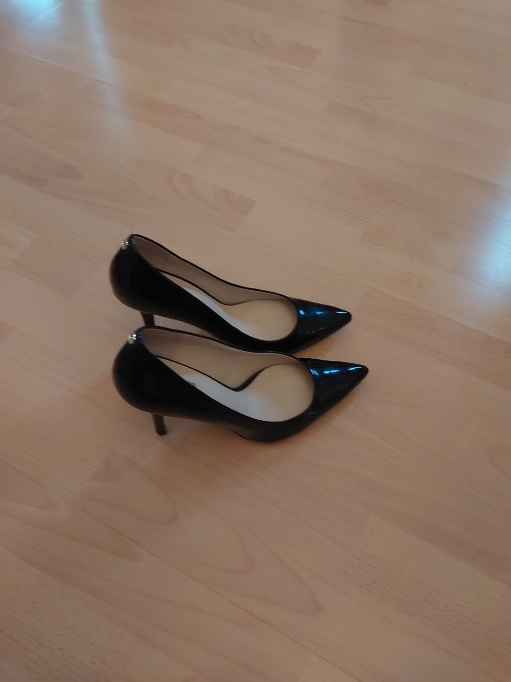 Damenschuhe: Guess Pumps Lackleder schwarz 40 – Neu (gemäss Beschreibung) aus Rorschach von von_gz5r 1