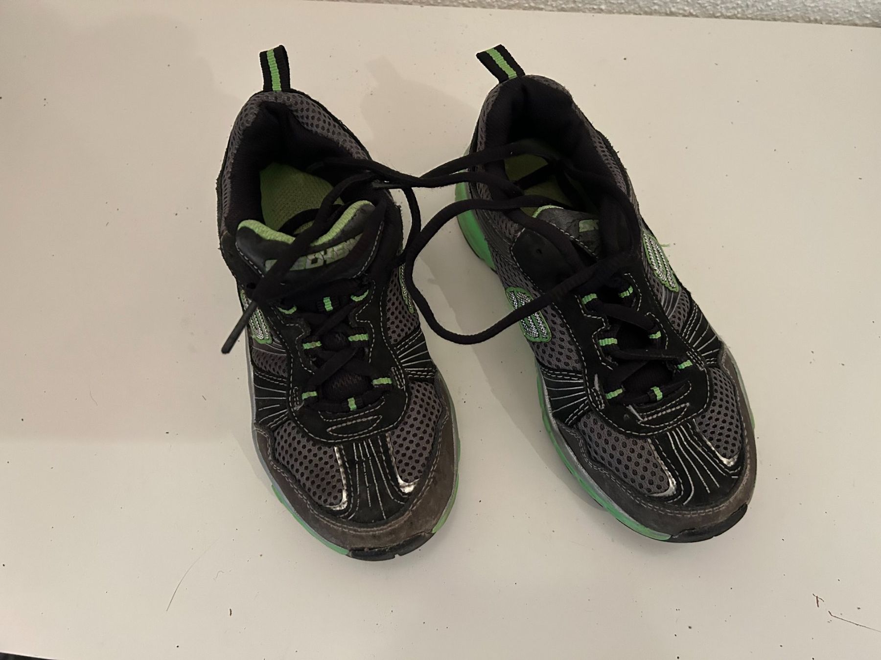 Skechers Schuhe für Jungen: Kinder- Freizeitschuhe "Skechers", Grösse 32 – Gebraucht aus Buttisholz von PIOTRCH 1