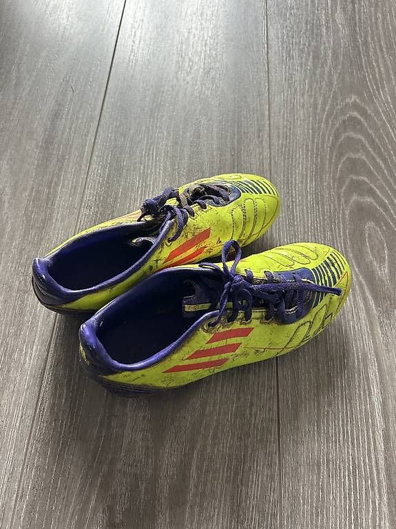 Scarpe per ragazzi: Fußballschuhe  – Usato da Oberflachs venduto da zoe_st77