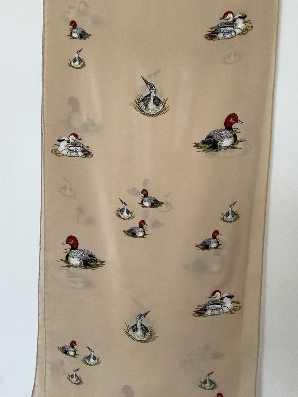 Foulards, Tücher & Schals: Seiden Schal beige mit Enten – Gebraucht aus Urdorf von alda02 2