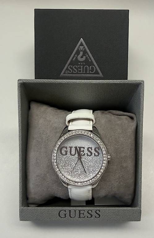 Orologi: Guess Uhr weiss – Usato da Gattikon venduto da laila.e_