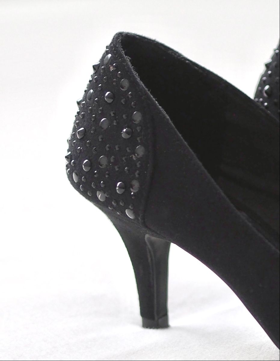 Graceland Scarpe da donna: Schwarze Pumps mit Nieten, Graceland, Gr. 36 – Usato da Neftenbach venduto da litta_00 1