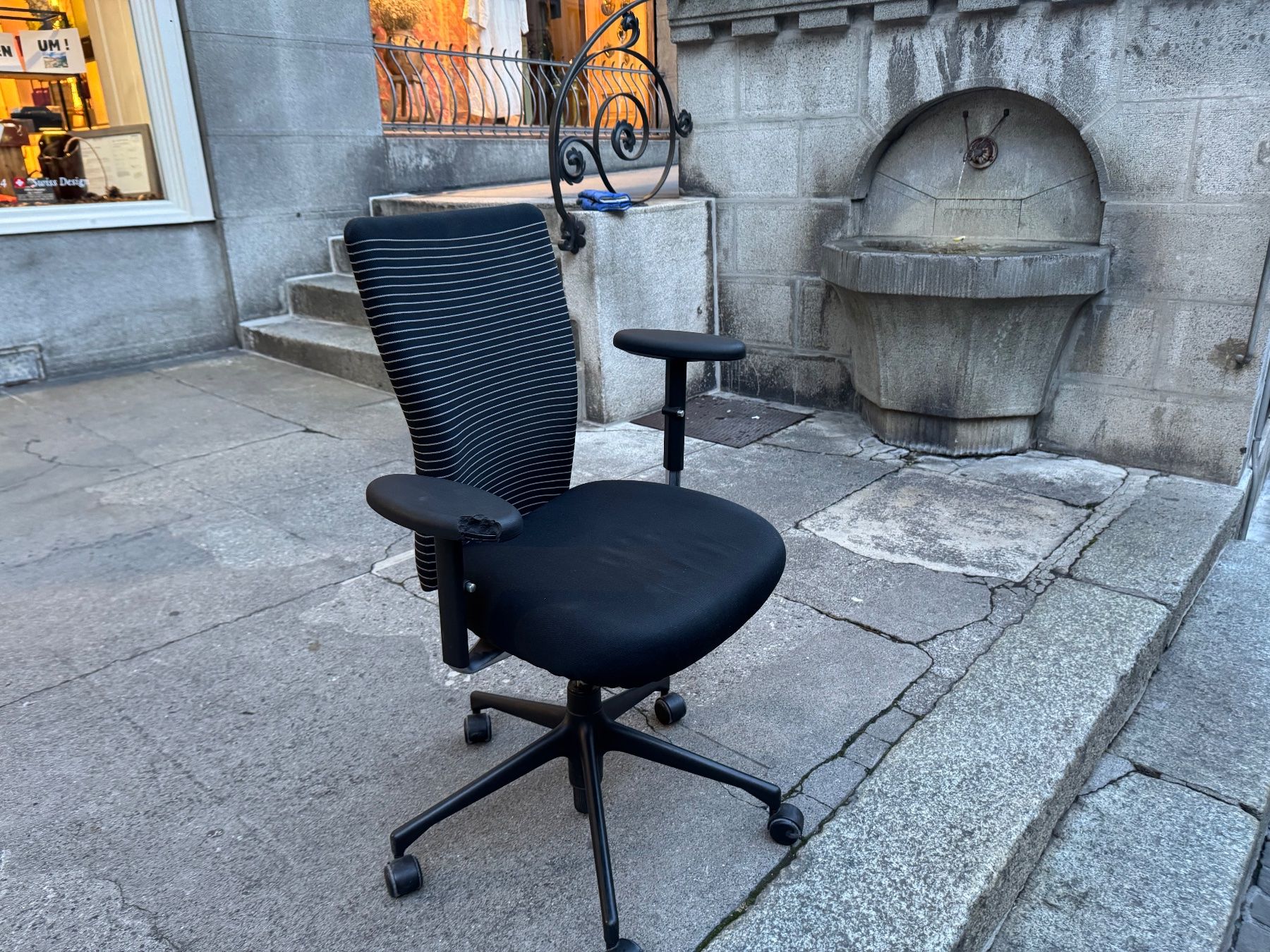 Vitra Sedie: Vitra Bürostuhl Zebra Lieferung gratis – Usato da Thun venduto da altstadt-thun 1