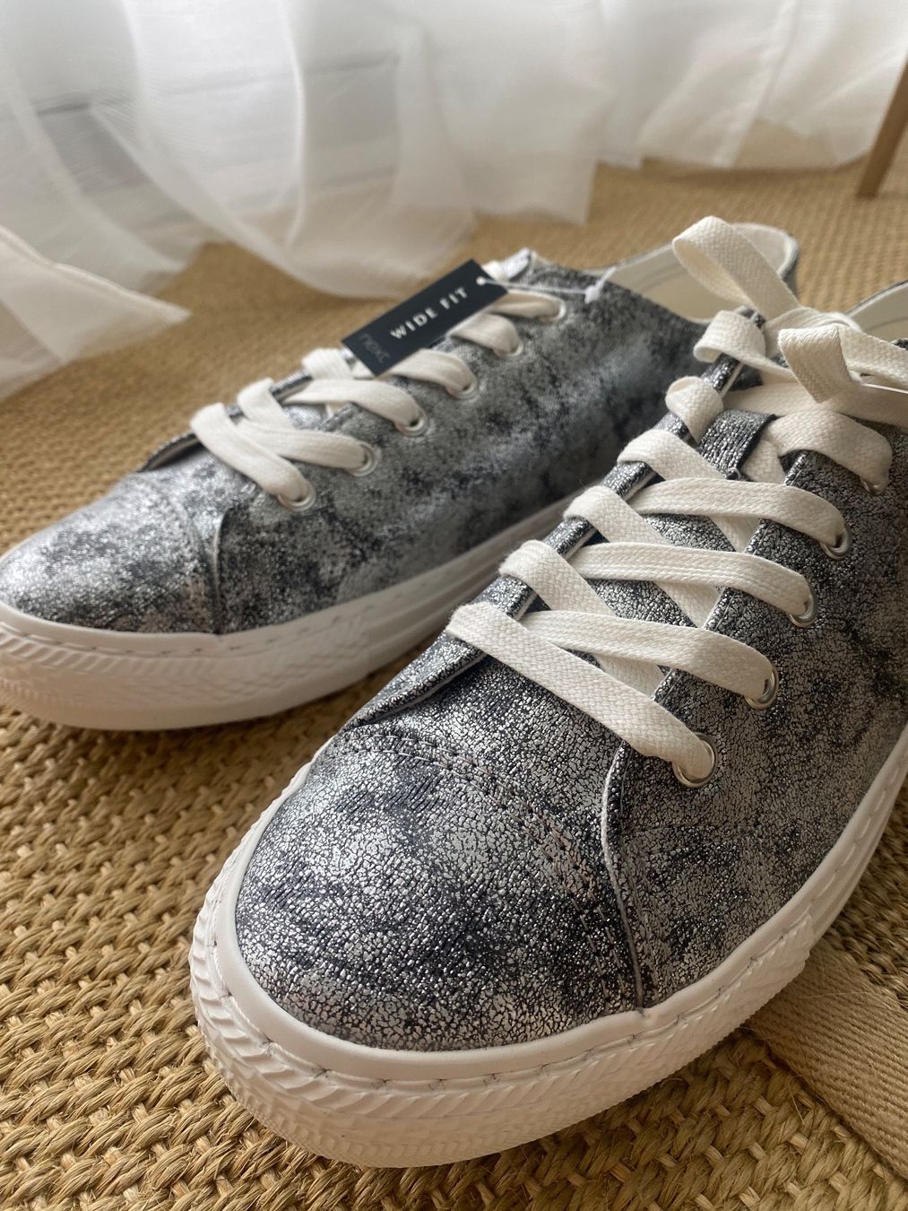 Scarpe da uomo: Sneaker white silver Wide Gr42 – Nuovo (secondo la descrizione) da Safenwil venduto da rgs_tg62 3