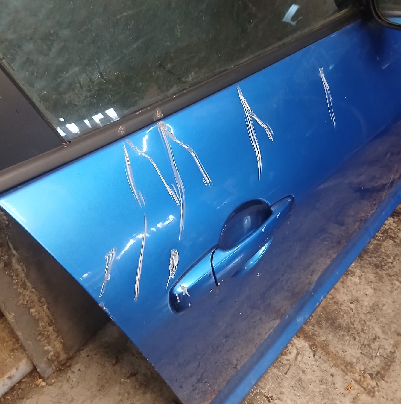 Mazda Tutti pezzi di ricambio auto: Portière droite Mazda RX8 – Usato da la heutte venduto da Auto-stock 1