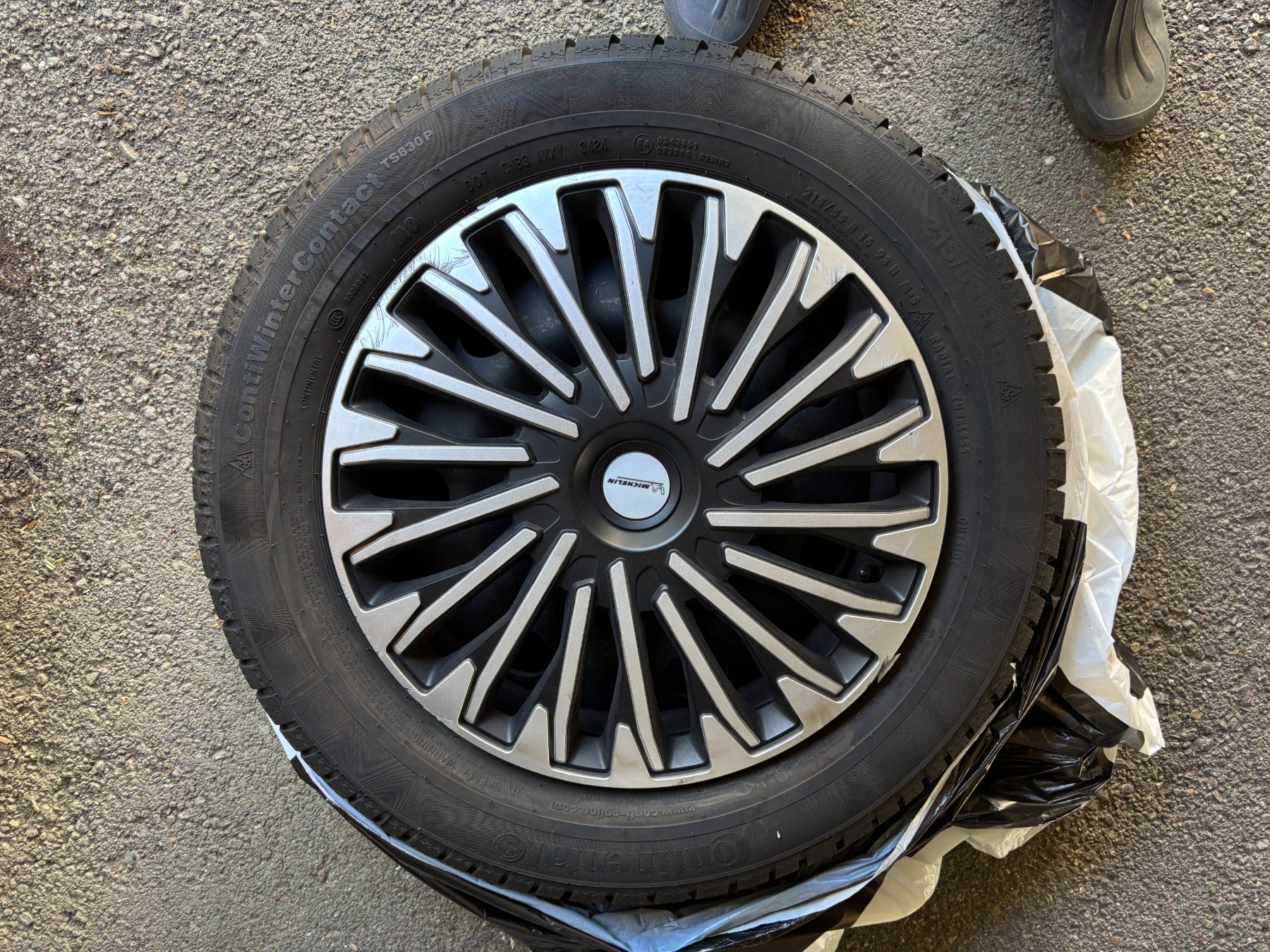 Peugeot Pneus & Kompletträder: Winterräder Continental 215/55 R16 – Gebraucht aus Diegten von bon_dv69 4