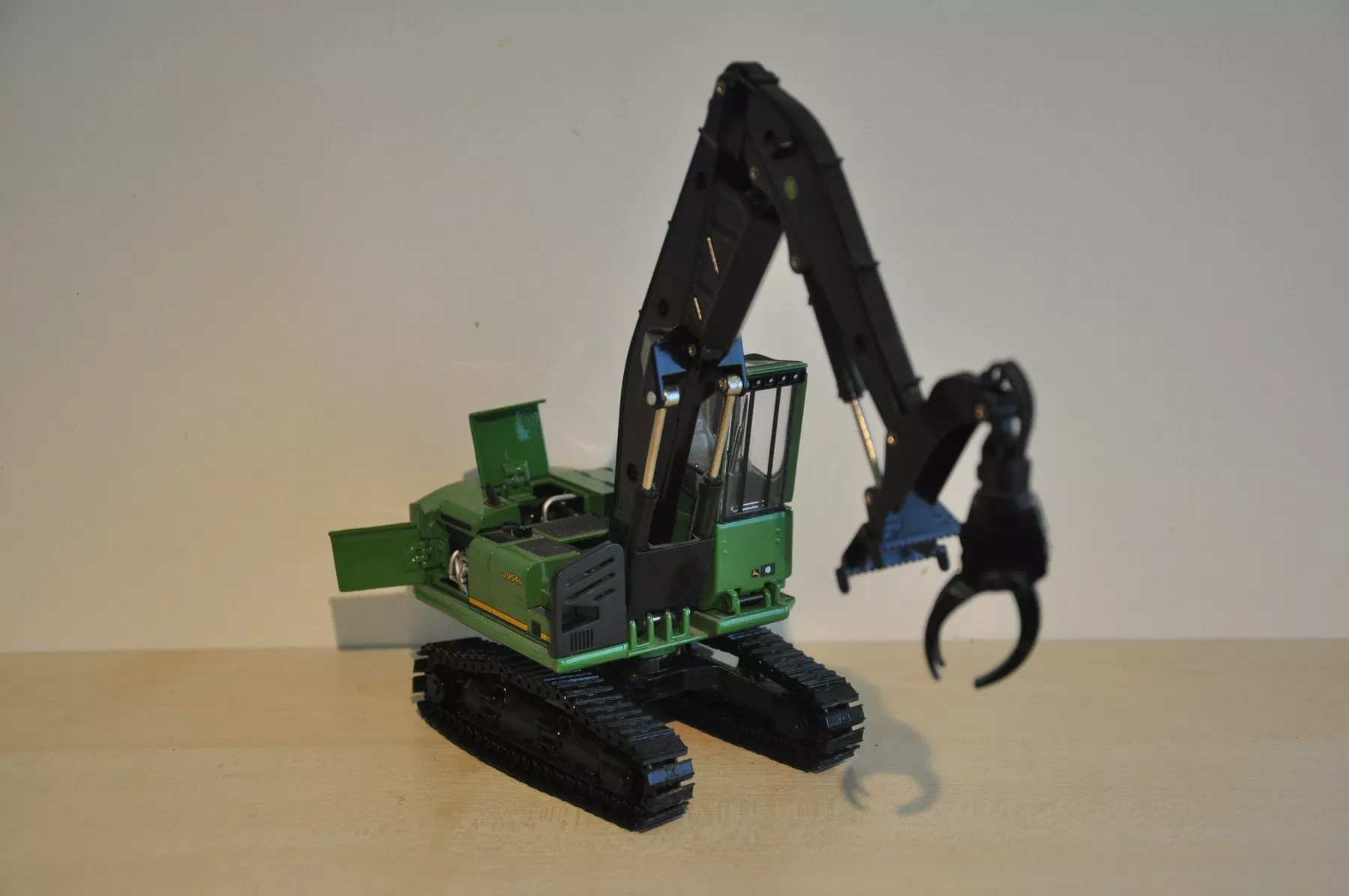 Modellbausätze & Standmodelle: JOHN DEERE 2954 D Log Loader – Defekt aus Mitlödi von worker04 3