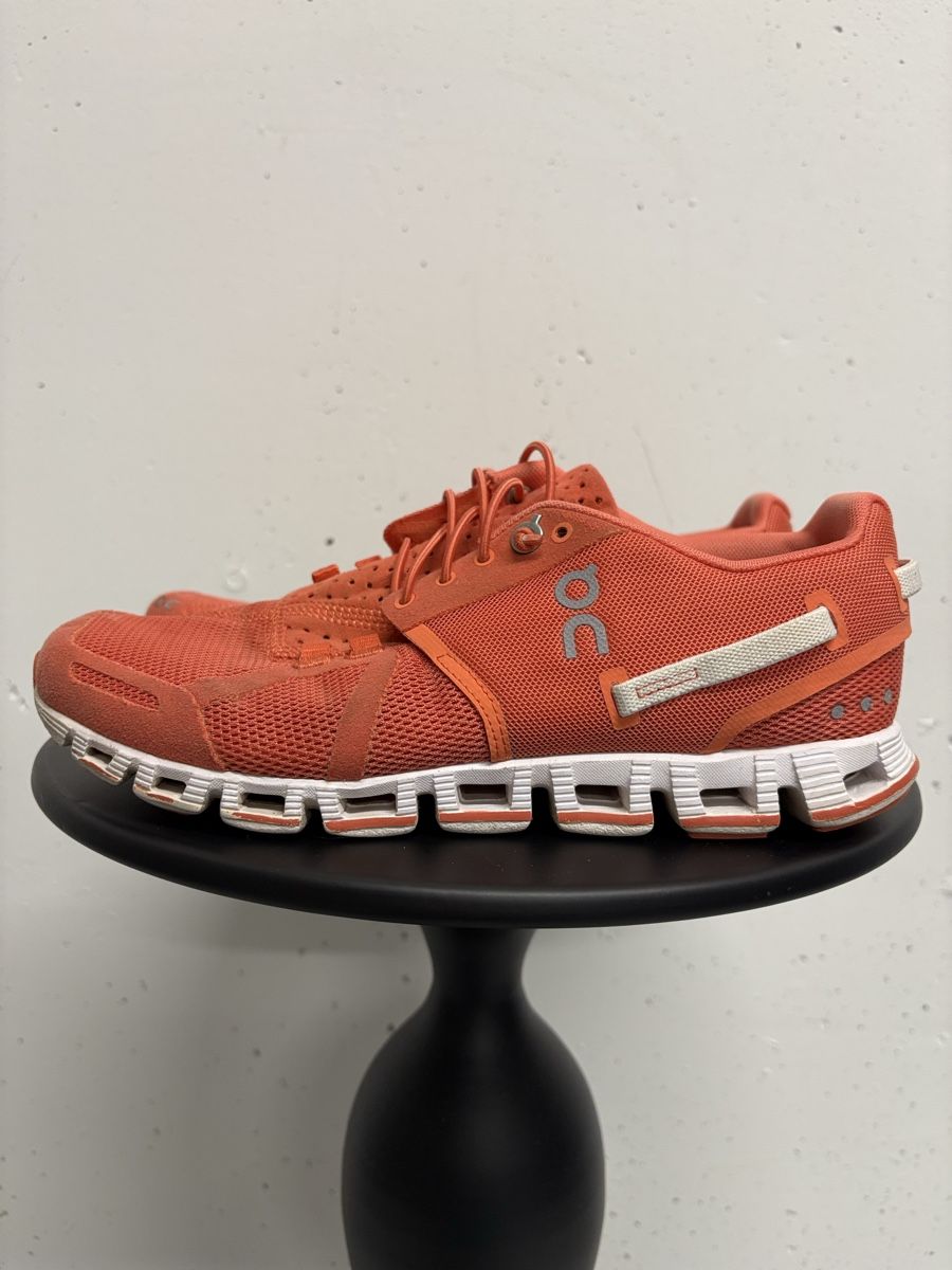 On Damenschuhe: On Sneaker Cloud 5 Gr. 37.5 Damen coral orange – Gebraucht aus Regensdorf von secondchancefashion