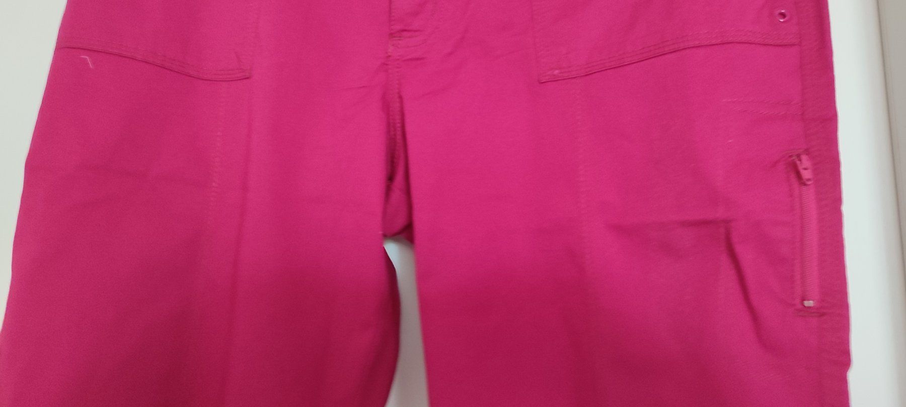 Lee Pantaloni: Pantalon 3/4 bordeaux – Nuovo (secondo la descrizione) da St-Cergue venduto da Neviana 1