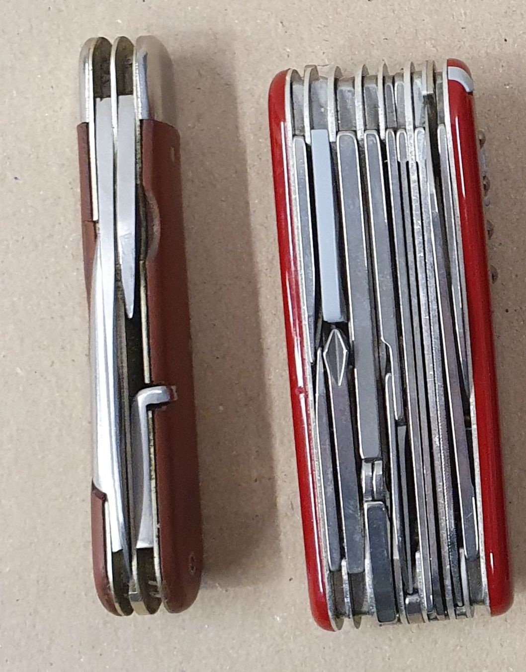 Victorinox Taschenmesser: 2 Sackmesser - Victorinox und Wenger – Gebraucht aus Kreuzlingen von Rschweiz1 2
