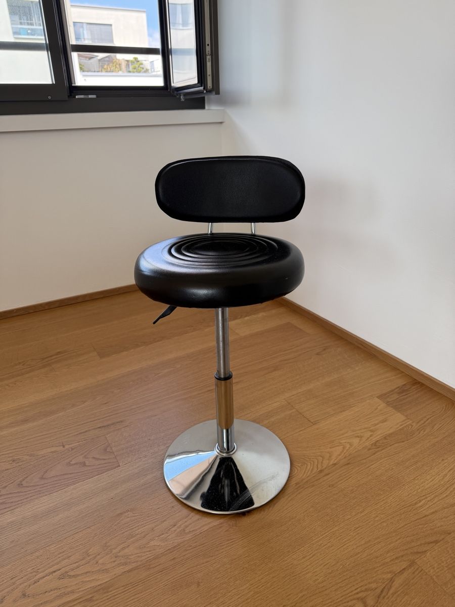 Sgabelli: Black chair / stool – Usato da Zürich venduto da dul_wd8p