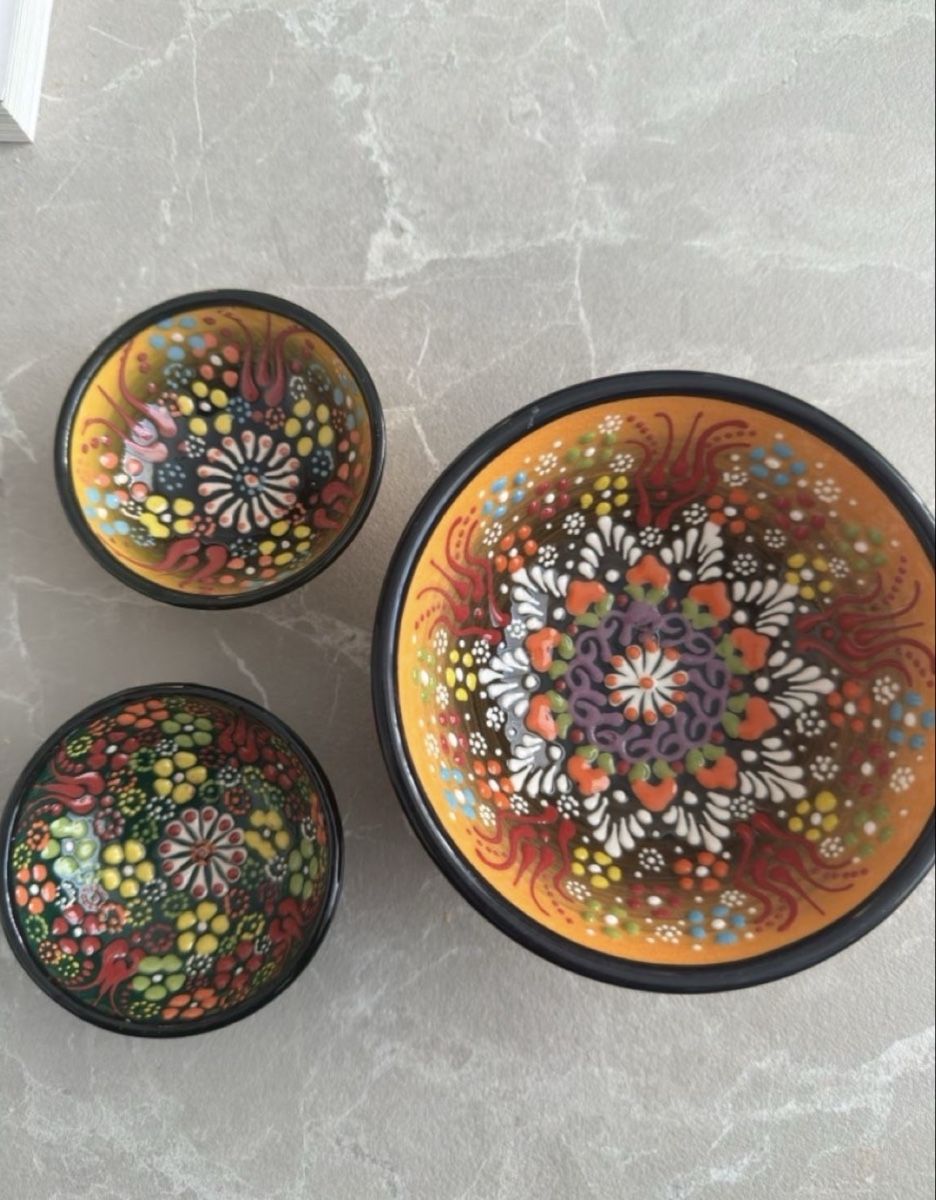 Set di tavolo e panche: Handgefertigte traditionelle Schälchen – Nuovo e nell'imballaggio originale da Sins venduto da sum_lv6d