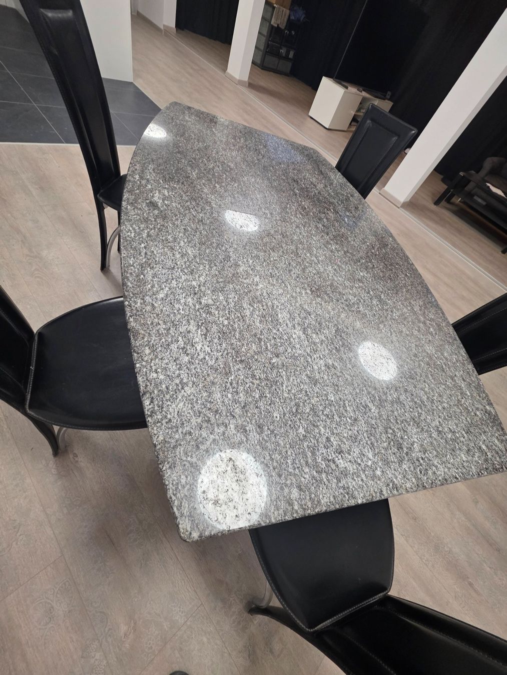 Set tavolo e sedie: Designer Granit Tisch mit 5 Stühlen – Usato da Balsthal venduto da Sigro0 1