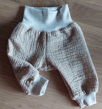 Musselin Hosen beige 62 NEU!