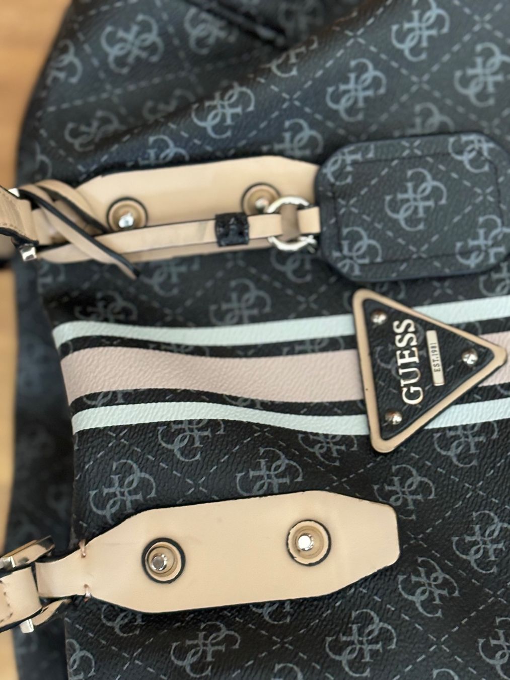 Borse da donna: Guess tasche – Usato da Langenthal venduto da nic_fj2f 1