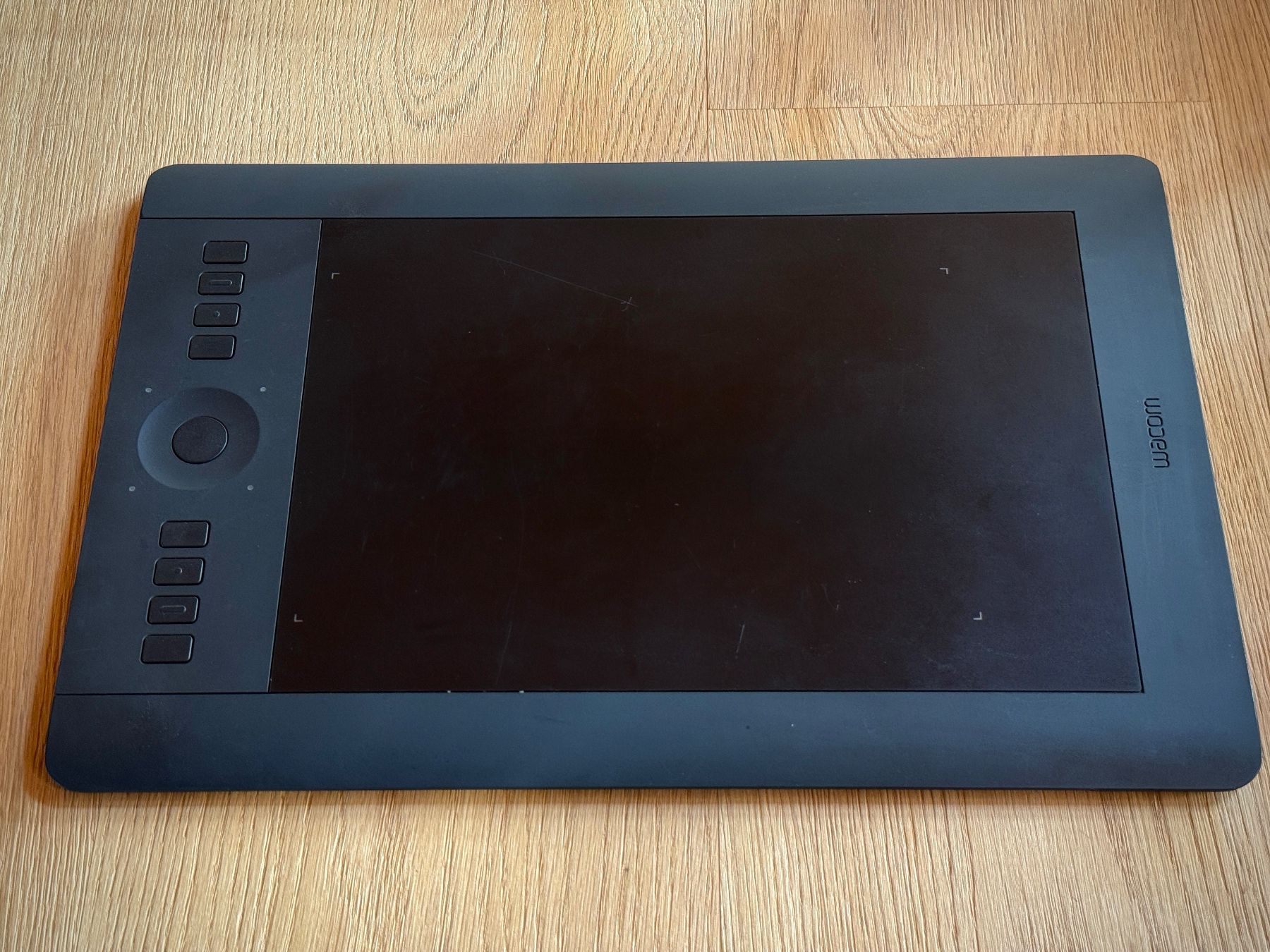 Wacom Tablettes PC: Wacom Intuos Pro M Grafiktablett – D'occasion à Berg SG par elcapitan02