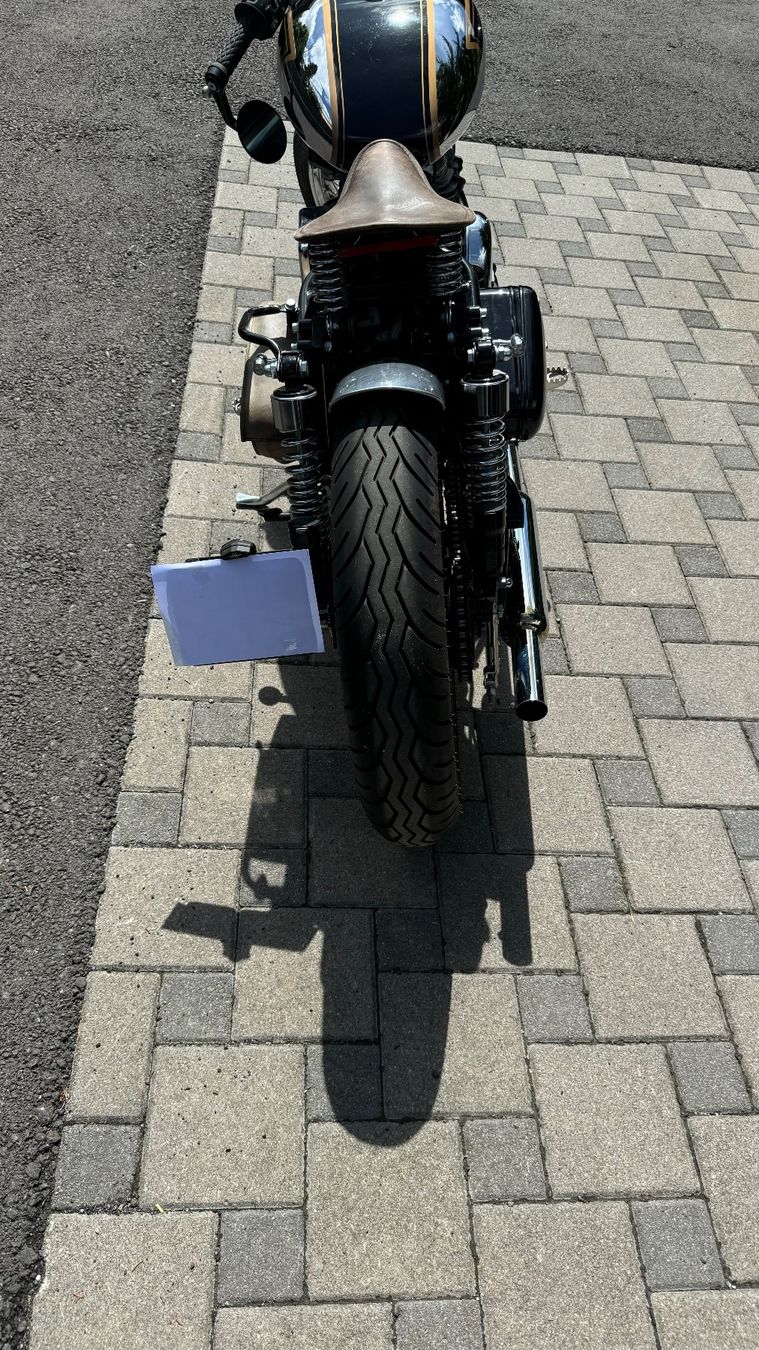 Royal Enfield Chopper: Motorrad ROYALE-ENFIELD Bullet EFI 500 – Usato da Aeschlen venduto da Cottage 6