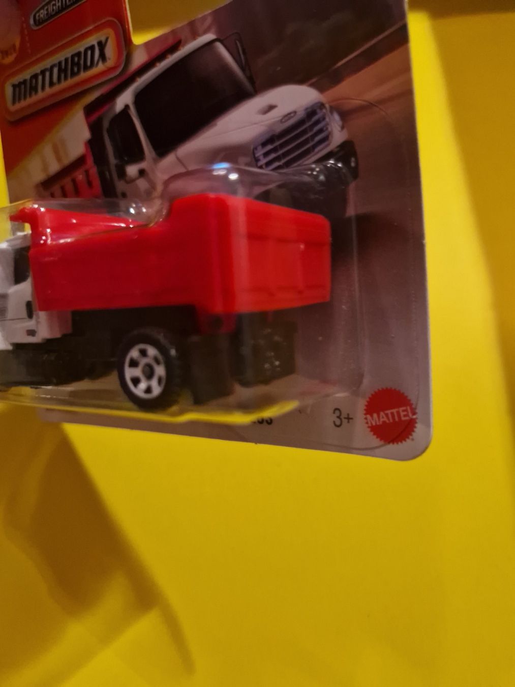 Matchbox Voitures modèles: Matchbox FREIGHTLINER M2 106 PLUS – Neuf avec emballage d'origine à Oftringen par Rotor 5