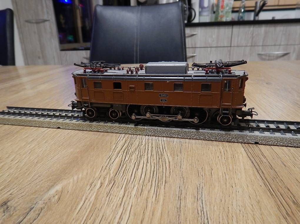 Modellini di ferrovie: Elektrolokomotive – Usato da Frutigen venduto da Tony1813