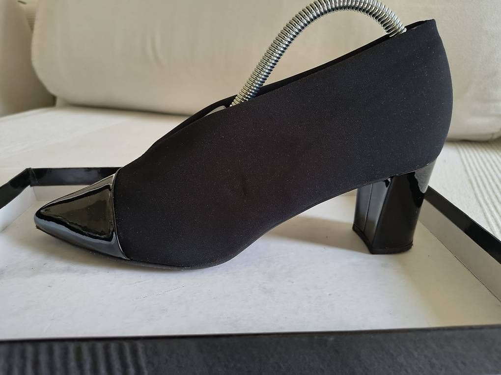 Kaiser Scarpe da donna: extravaganter Peter Kaiser Pumps schwarz, Gr. 41, 2x getr. – Usato da Allschwil venduto da droledezebre 1
