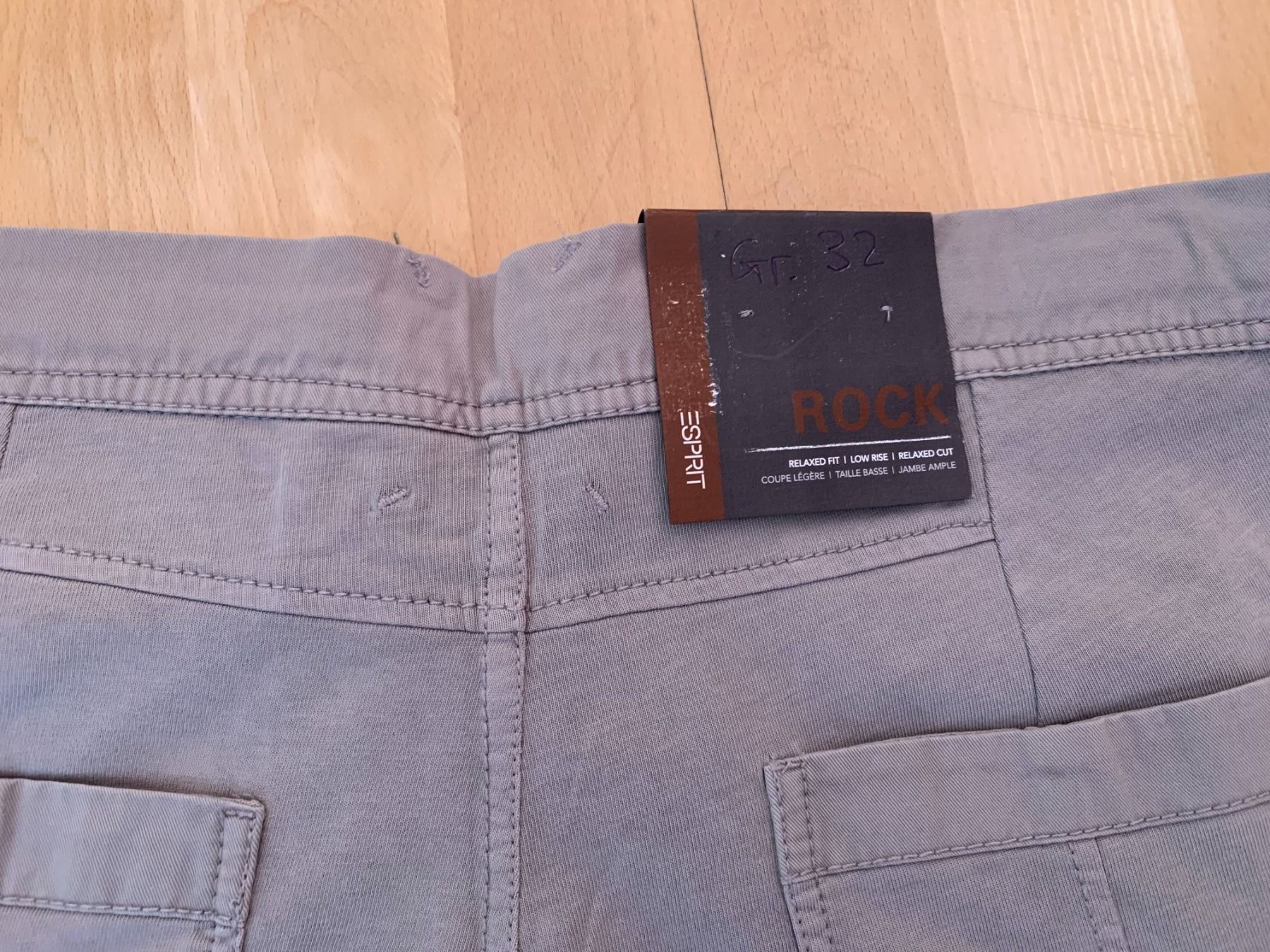 Esprit Hosen: ESPRIT kurze Hose, Shorts, Gr. 32, NEU – Neu und originalverpackt aus Worb von farben20zauber 2