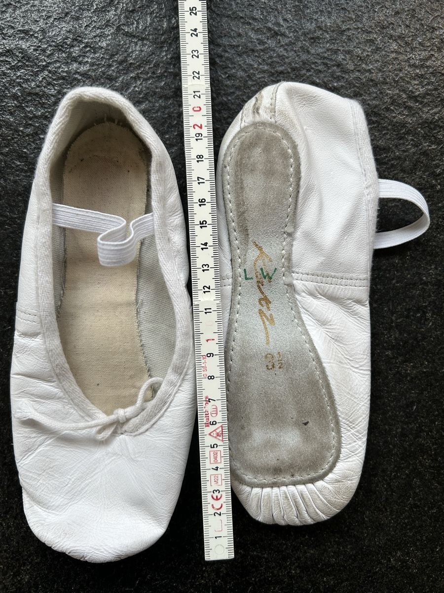 Schuhe für Mädchen: Ballettschuhe Gr. 3 1/2 – Gebraucht aus Törbel von man_2n22