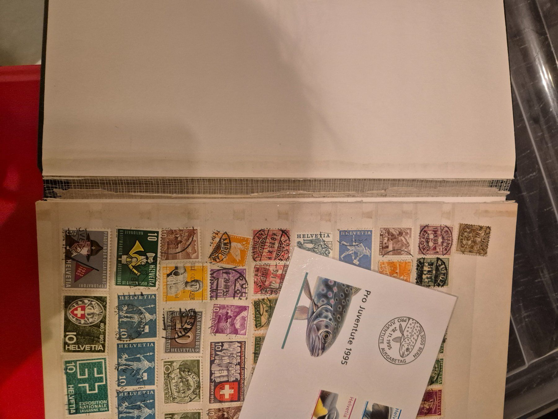 Tutti i francobolli: 3 Briefmarkenalben + div. Einzelmarken CH/Int. – Usato da Adliswil venduto da Stardust11 8