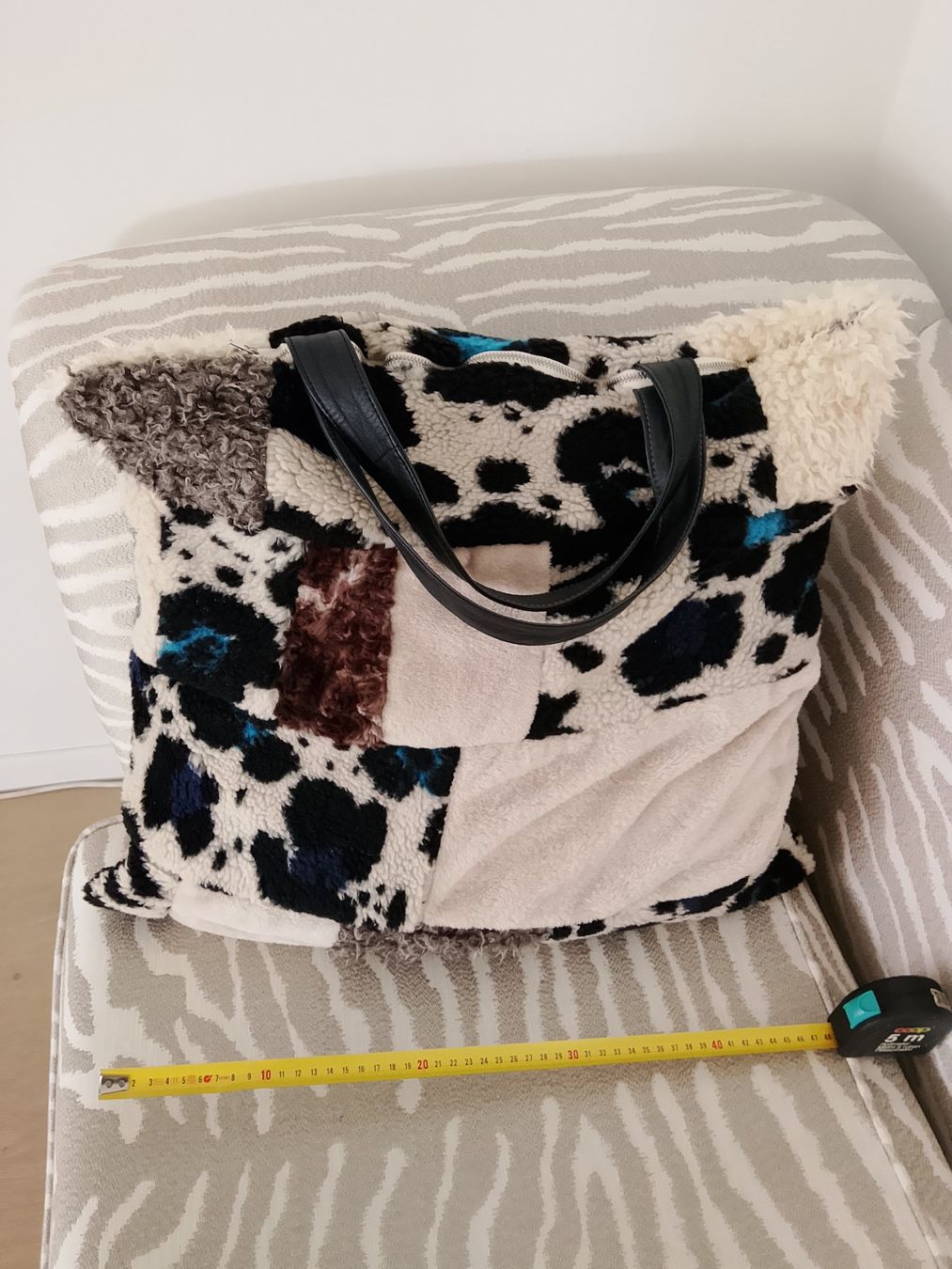 Taschen für Damen: Tasche Patchwork Optik Kunstfell . Neu – Neu (gemäss Beschreibung) aus Bellikon von MellonCollieMitTwint 1