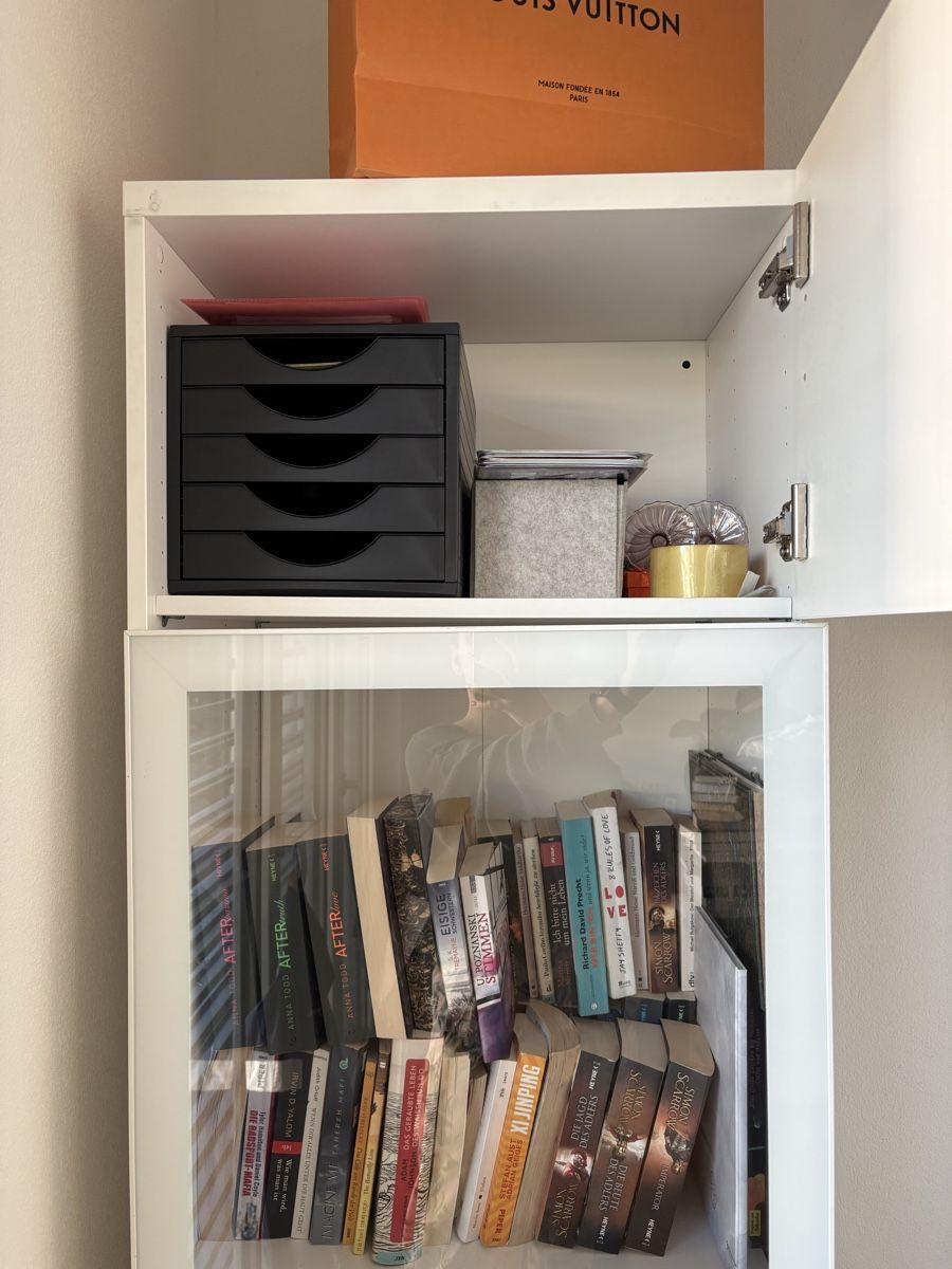 Armadi: Schrank mit Vitrine und Schubladen – Nuovo (secondo la descrizione) da Bürglen TG venduto da ste_s6yp 1