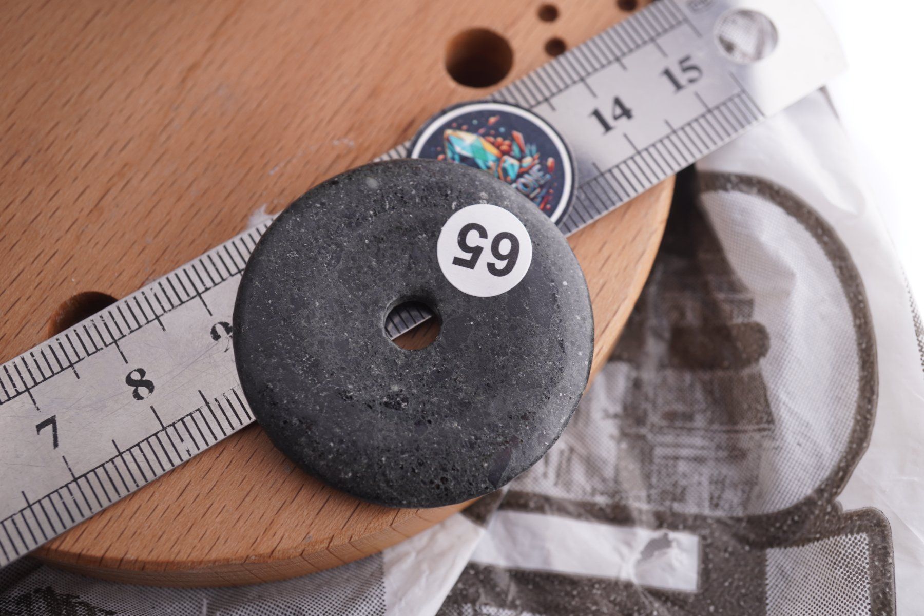 Minerali & Pietre curative: Kimberlit      Donut   pi Scheibe      Ab 1.- – Nuovo e nell'imballaggio originale da Eschenbach SG venduto da topstone 3