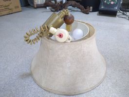 Vintage Lampe mit Lampenschirm, Durchmesser 50 cm
