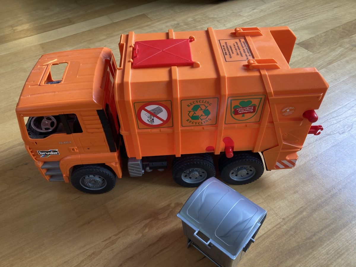 Bruder Spielzeuge: Müllwagen Bruder MAN – Gebraucht aus Jona von rahelg83