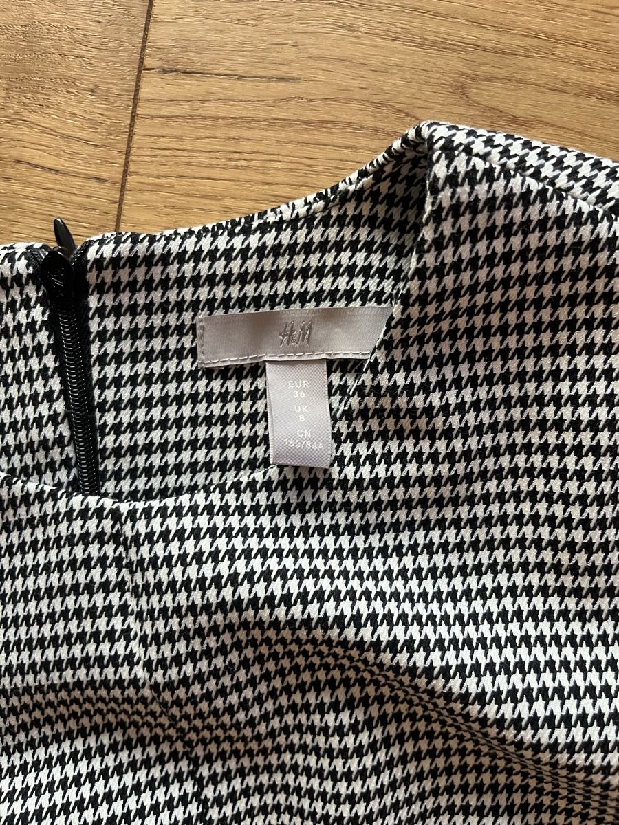 H&M Robes: H&M Businesskleid, Gr. 36, Schwarz Weiss – D'occasion à Winterthur par nstau 1