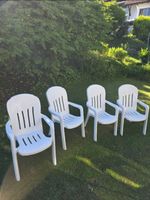4 Gartenstühle aus Kunststoff – weiss, stapelbar