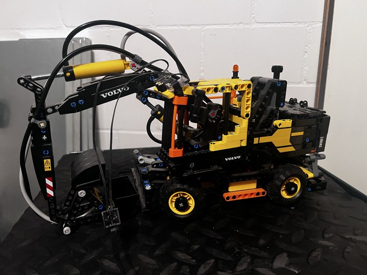Lego Kit di costruzioni: LEGO Technic Volvo EW160E Set - Modellnummer 42053 – Usato da Umiken venduto da mar_p7n9