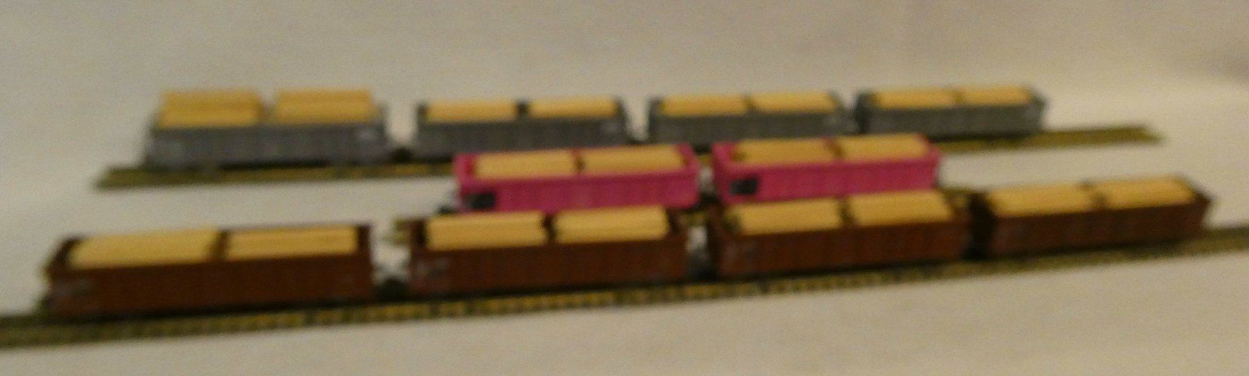 Roco Modellini di ferrovie: 10 Stk Hochbordwagen mit Holz – Nuovo (secondo la descrizione) da Rupperswil venduto da Ropi03 1