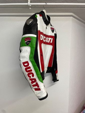 Ducati Corse Leder Motorradjacke gebraucht, in gutem Zustand