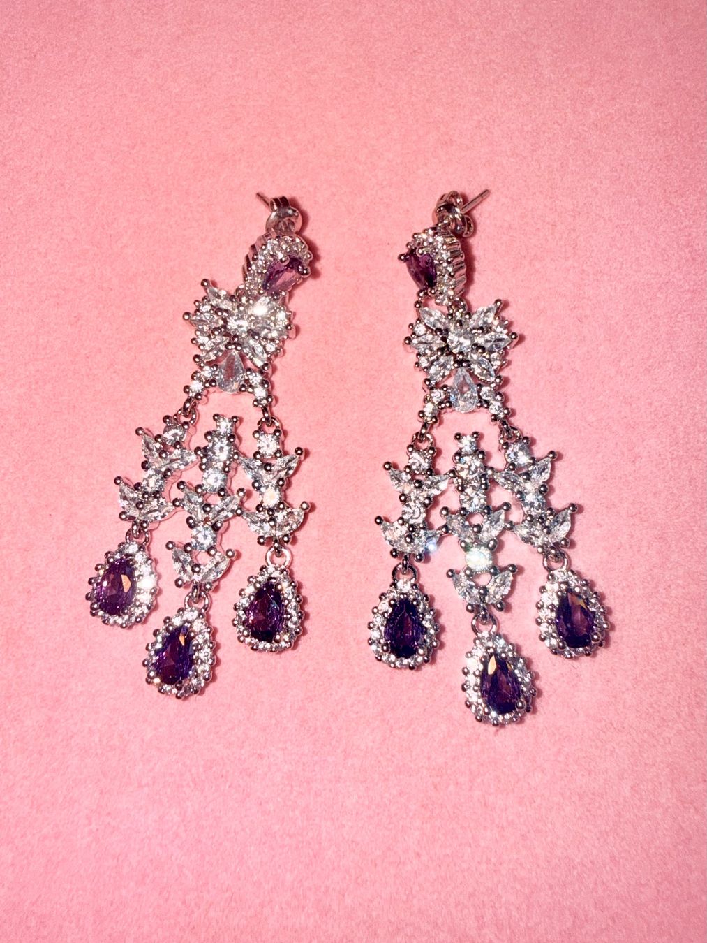Boucles d'oreille: Boucles d'oreilles chandelier violettes – Neuf avec emballage d'origine à St-Maurice par Sandrinette123
