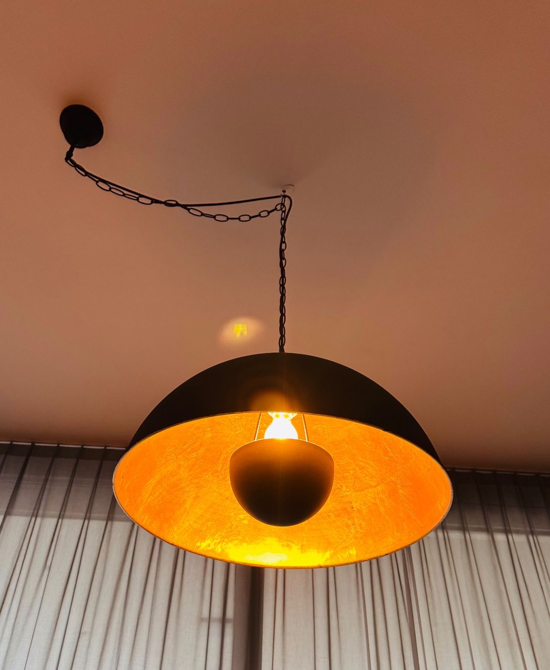 Lampadari & plafoniere: Schwarze Pendelleuchte mit goldener Innenseite – Usato da Weinfelden venduto da Jana_JJ