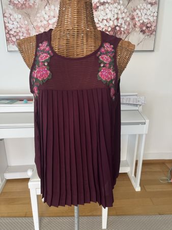 Faltentop mit Stickereien, American Eagle Outfitter, S